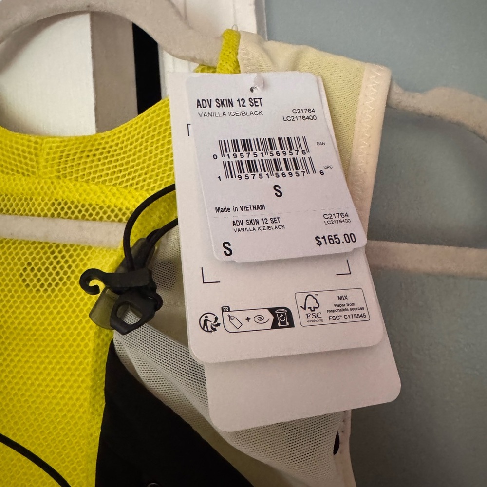 NWT Salomon ADV skin 12 vest in vanilla ice / black - Picture 3 of 6
